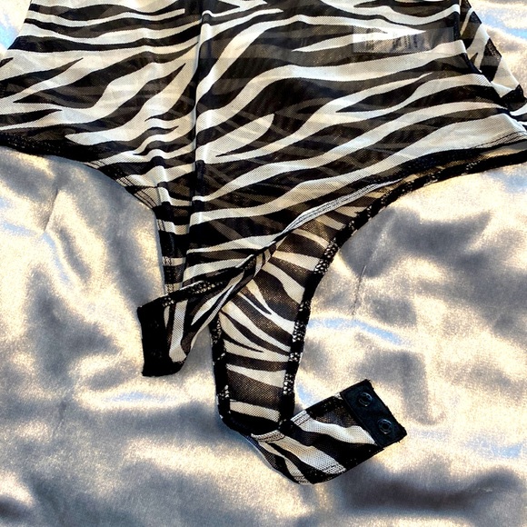 NWT Jolie & Joy Semi-Shear Bodysuit Sz. M - Picture 5 of 12